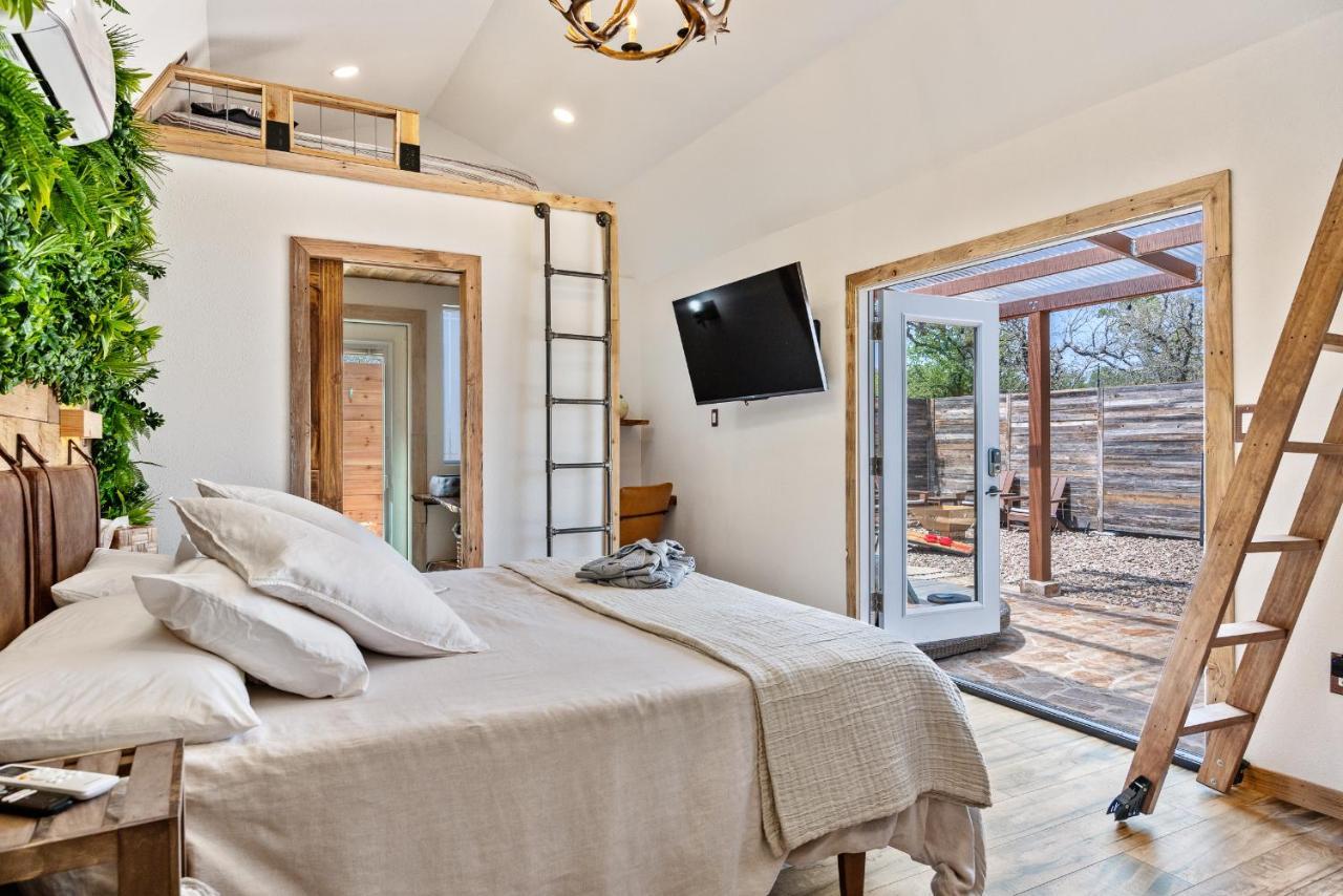 Romantic Tiny Luxury Retreat W Heated Pool, Sauna N Outdoor Shower In Wimberley 10 Acres Ngoại thất bức ảnh