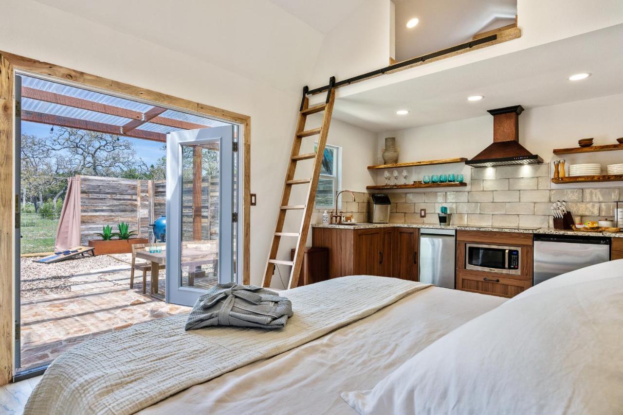 Romantic Tiny Luxury Retreat W Heated Pool, Sauna N Outdoor Shower In Wimberley 10 Acres Ngoại thất bức ảnh